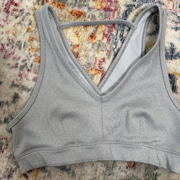 Alo Yoga Workout Set - Picture 13 of 13